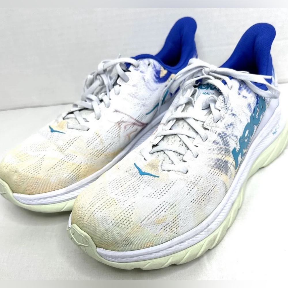 Hoka One One women’s Mach 4 running shoes size 7.5